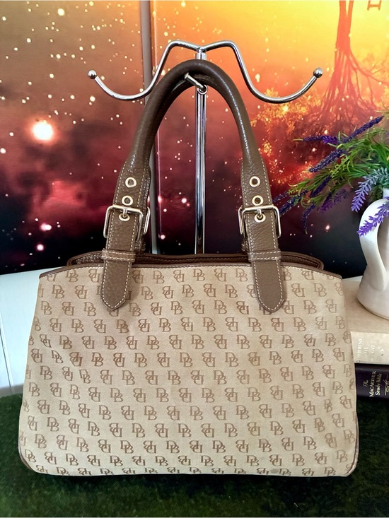 Dooney & Bourke Handbags - Vintage Dooney & Bourke Signature Handbag